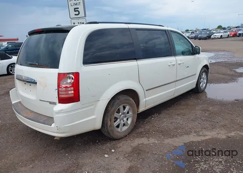 2010 Chrysler Town & Country Touring from USA, damaged, VIN 2A4RR5D15AR309025